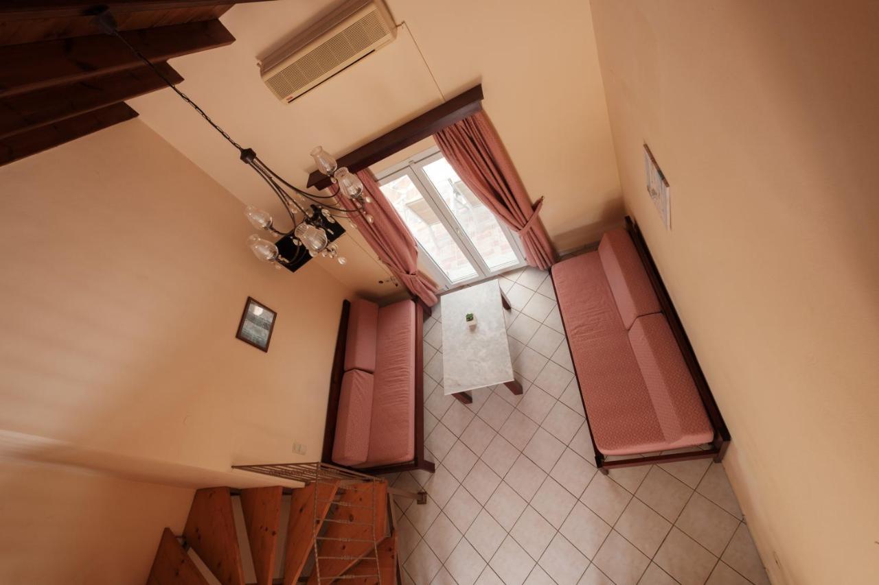 Ballas Paradise Apartment